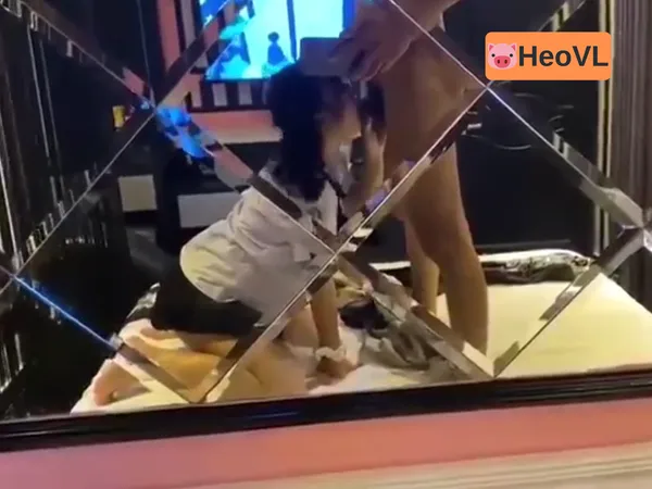 Nữ sinh cúp học đi khách sạn với bạn trai
